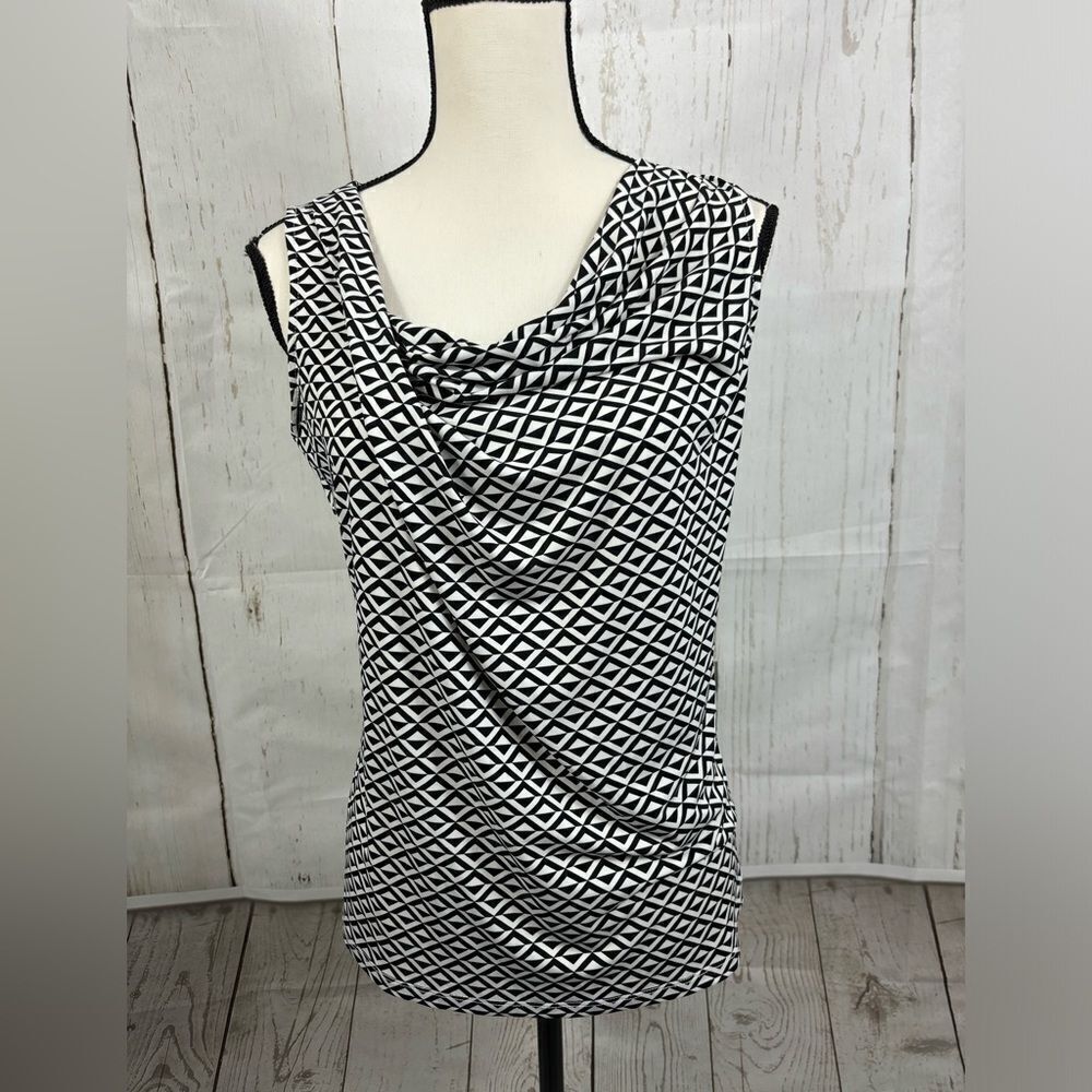 ‼️final must bundle‼️ Ivanka Trump Geometric Top Asymmetrical Neckline